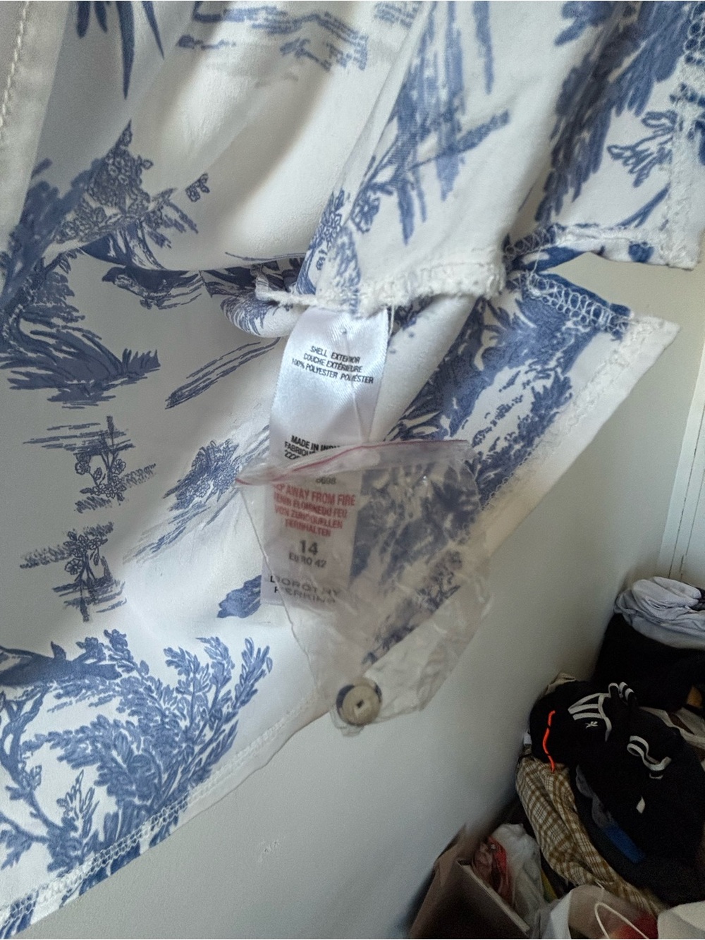 Dorothy Perkins White Top with Blue Toile Print - Picture 5 of 12